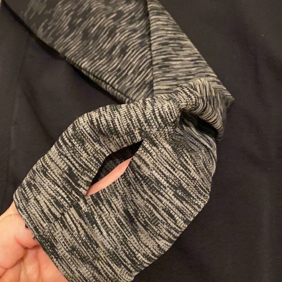 Jilla British Design back long sleeves sport top. Size S - Picture 7 of 8